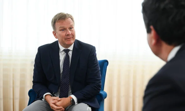 Deklaratat e pushtetit për gjyqtarët e prokurorët serbë e sjellin urgjentisht në Prishtinë Emisarin e dialogut