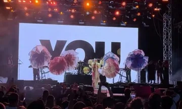 Rita Ora emocionohet në Vjenë: Vij nga një vend i dalë nga lufta, s’është lehtë t’i realizojmë ëndrrat