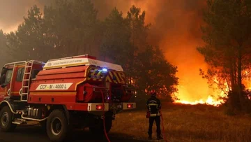 Zjari jashtë kontrollit: Gati 200 mijë persona në Francë, e 60 mijë në Spanjë detyrohen të largohen nga disa rajone