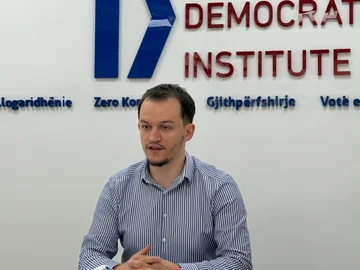 Cakolli për profilet e rreme: Përdorin fjalor e i mbrojnë njerëzit e njejtë, vështirë të besohet që s’kanë sfond politik