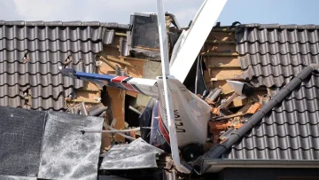 Aeroplani përplaset mbi shtëpinë e një familjeje në Gjermani, dy persona humbin jetën