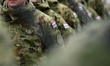 E zbuluan se importoheshin nga Serbia, Kroacia anulon blerjen e dyshekëve për ushtrinë