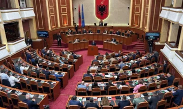 Huaja amerikane për ushtrinë ndez debat në Kuvendin e Shqipërisë