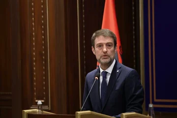 Shqipëria i përgjigjet Vuçiqit: Retorika nacionaliste s’mund ta tërheqë zvarrë rajonin