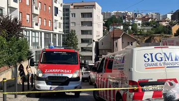 E trishtë: Vdes i riu pas rënies së kranit në Prishtinë