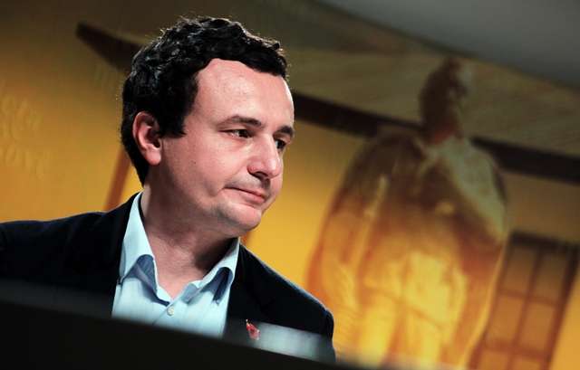 Albin Kurti dhe masat