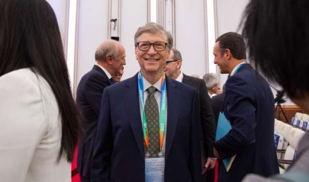 Bill Gates hap panairin e tualeteve HiTech