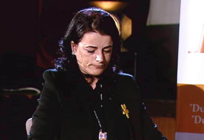 Vasfije Krasniqi në vendin ku është dhunuar seksualisht