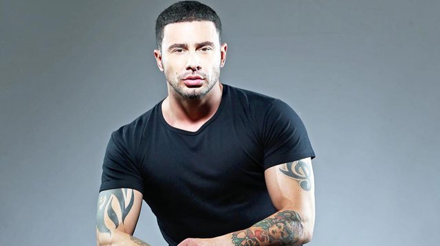 Robert Berisha kapet me komentuesen: Oj balicë, bllok e ki