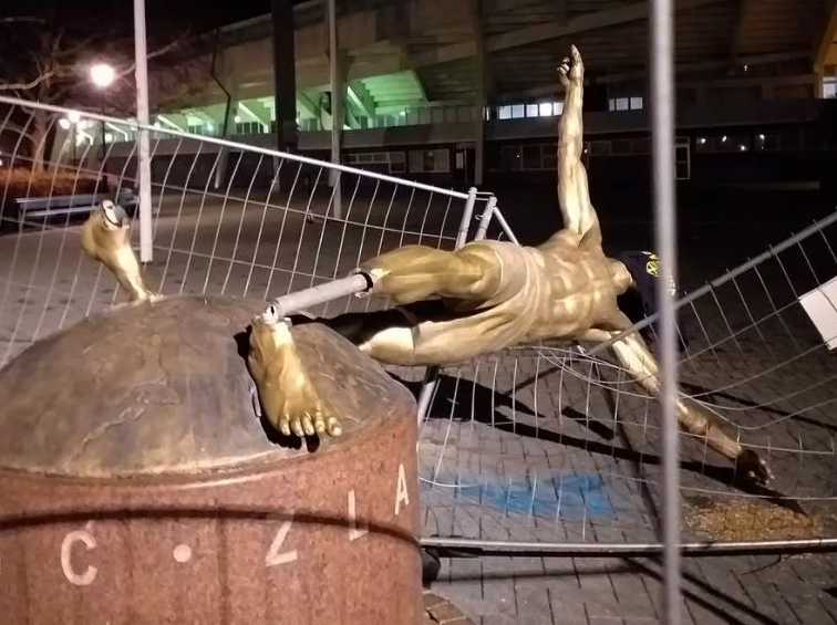 Dëmtohet tërësisht statuja e Ibrahimovicit