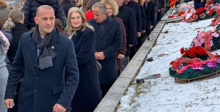 Haradinaj: Mbetjet e Millosheviqit në Serbi, le t’i marrin pamjet e Reçakut dhe ta shohin çka kanë bërë