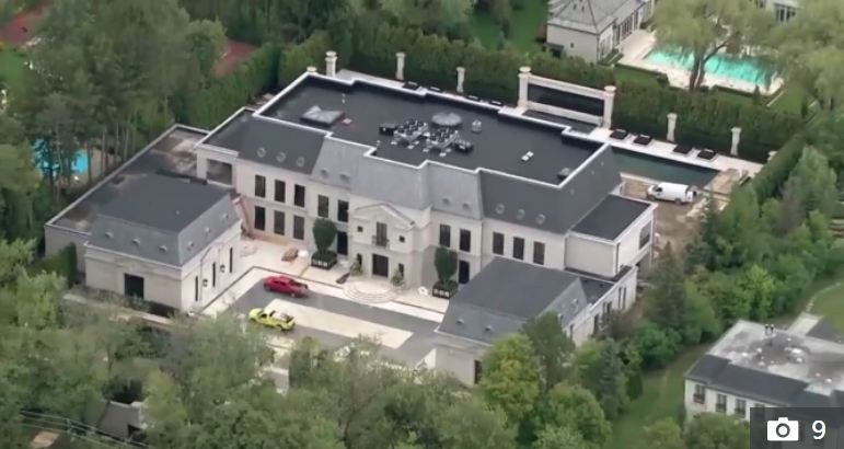 Brenda rezidencës 6.7 milionë dollarëshe të reperit Drake