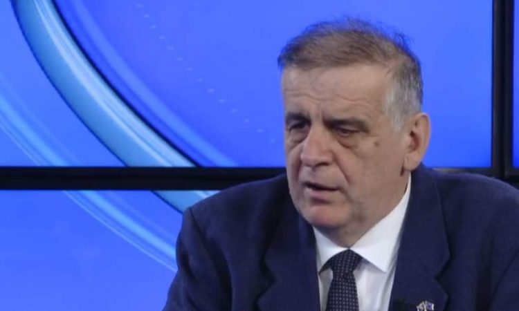 Nexhmedin Spahiu: Glauk Konjufca të japë dorëheqje pas skandalit me Xhamajkën