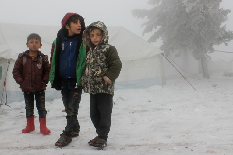 Më shumë se 500 mijë fëmijë u shpërngulen në Siri, 77 u vranë dhe u plagosën