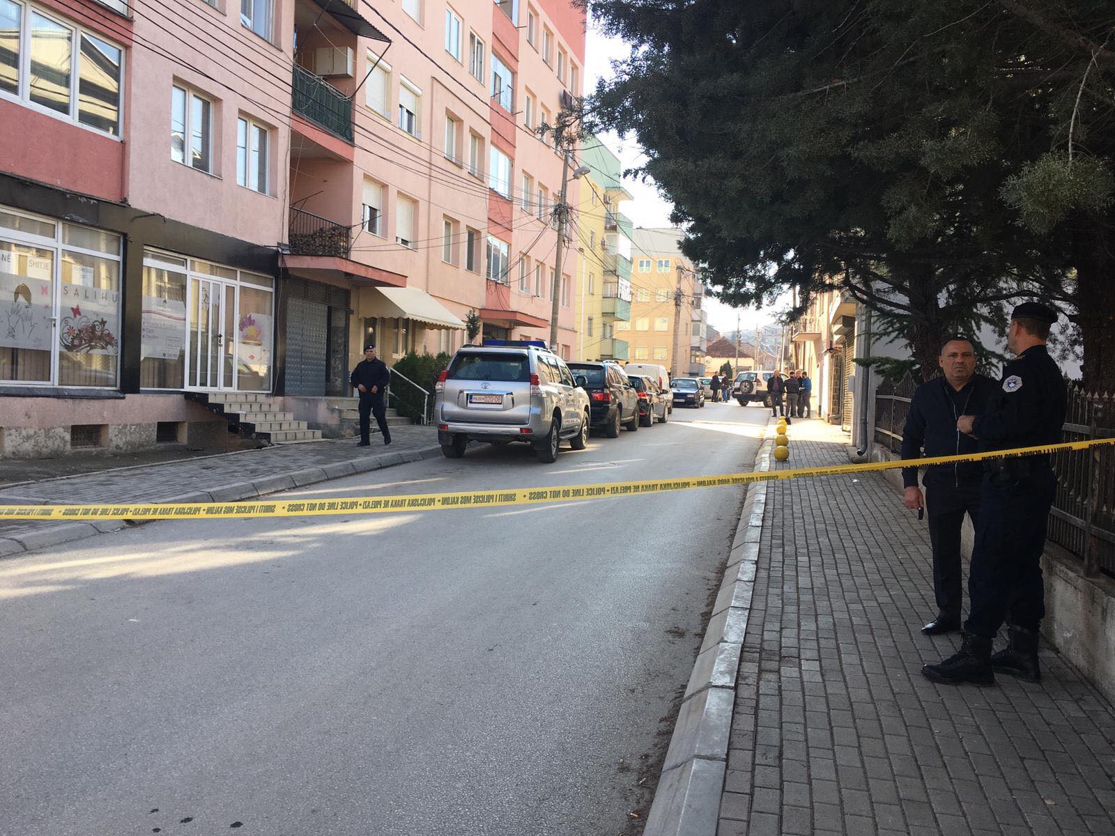 Policia e Gjilanit shpërndan thashetheme pasi zyrtarja policore vrau veten dhe familjen
