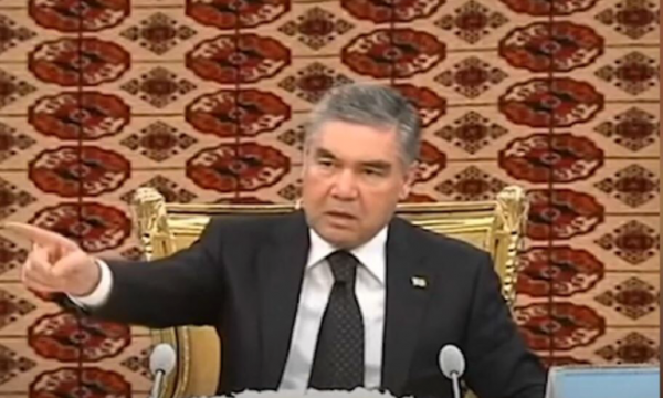 Ligj i ri: Burrave mbi 40 vjeç u ndalohet lyerja e flokëve me ngjyrën e zezë