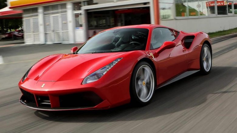 Hajnat e veturave kanë gjetur një mënyrë shumë dinake për të vjedhur Ferrari