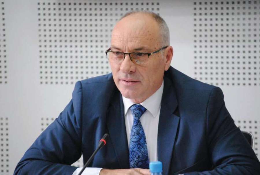 Nitaj për reciprocitetin: A i bjen që Kosova ta ketë pjesë të saj Serbinë në Kushtetutë, siç e ka Serbia Kosovën