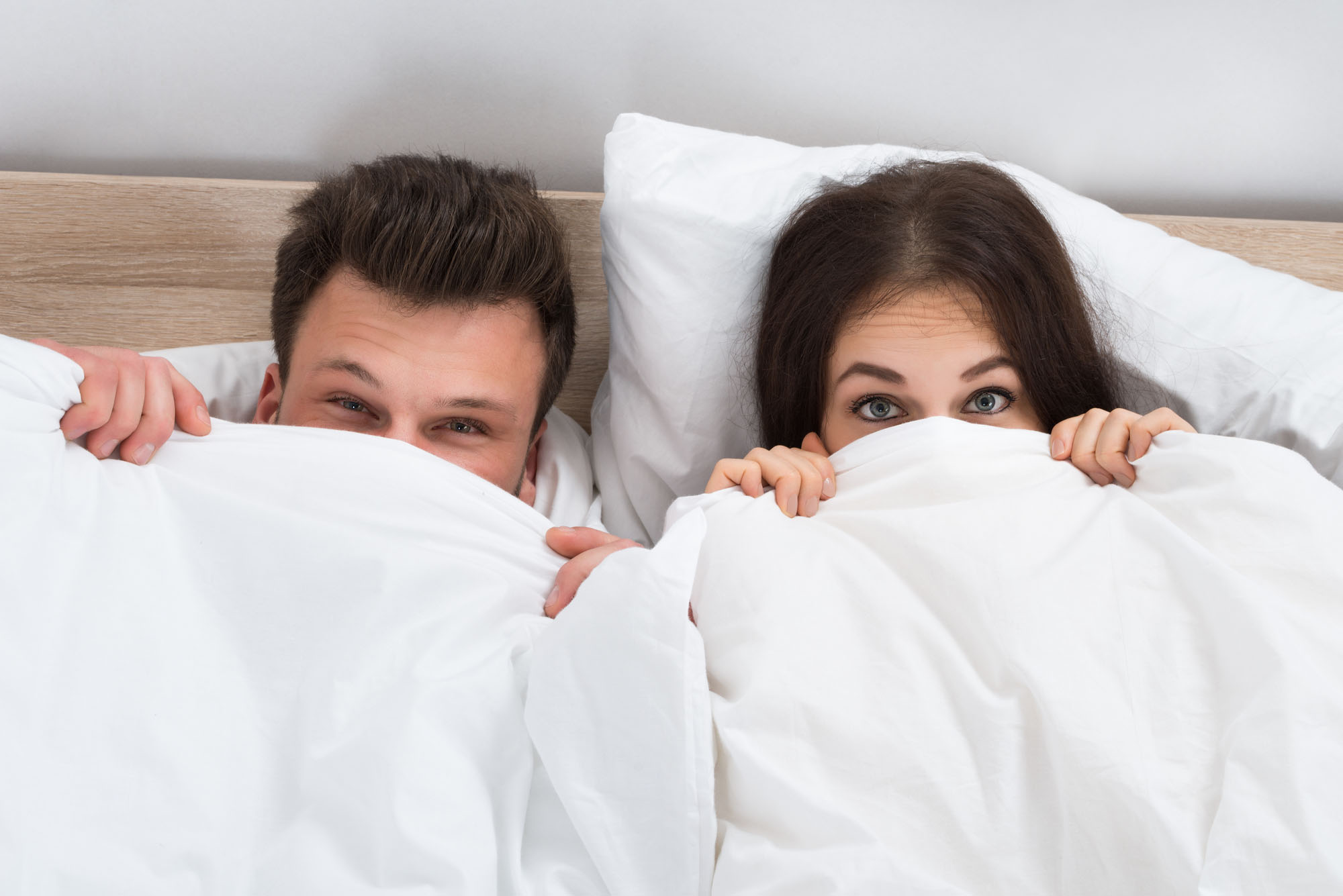 Përse flemë në çarçafë të ndotur? Meshkujt nuk i ndërrojnë madje as 18 ditë pas seksit