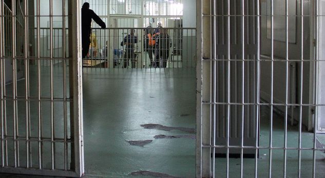 I burgosuri në Dubravë var veten me litar, policia dhe prokuroria shkojnë në vend të ngjarjes