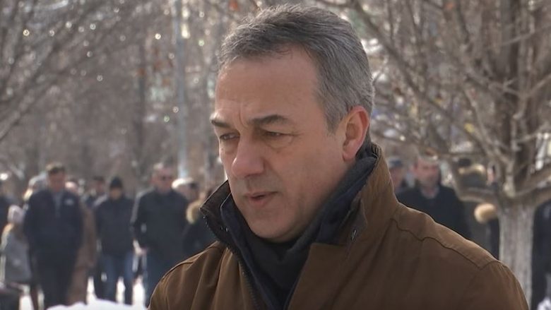 Abdullahu: Kryeneçësia e Kurtit për taksën mund ta dëmtojë Kosovën në shumë procese