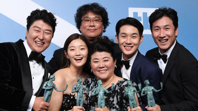 I vutë re? 10 detaje të fshehta të ‘Parasite’