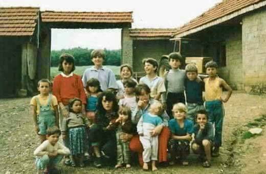 Pamje të rralla nga varrimi i familjes Jashari