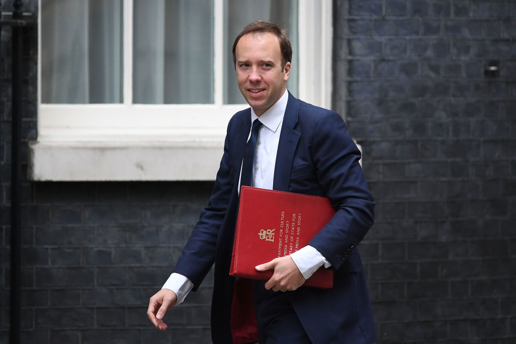 Qeveria Britanike shpalos planin kundër Koronavirusit: Pleqtë katër muaj vetë-ngujim