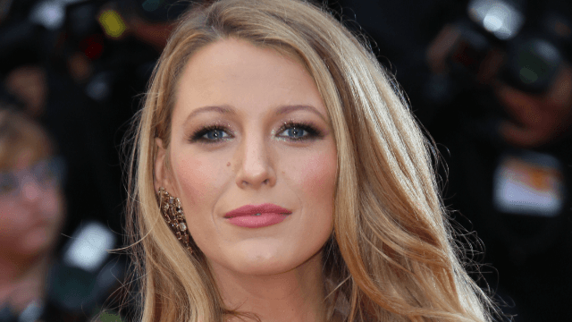 Flokë bionde pa dëmtime dhe mundime; Këta përbërës natyralë mund të hapin ngjyrën e flokëve tuaj pa i lyer