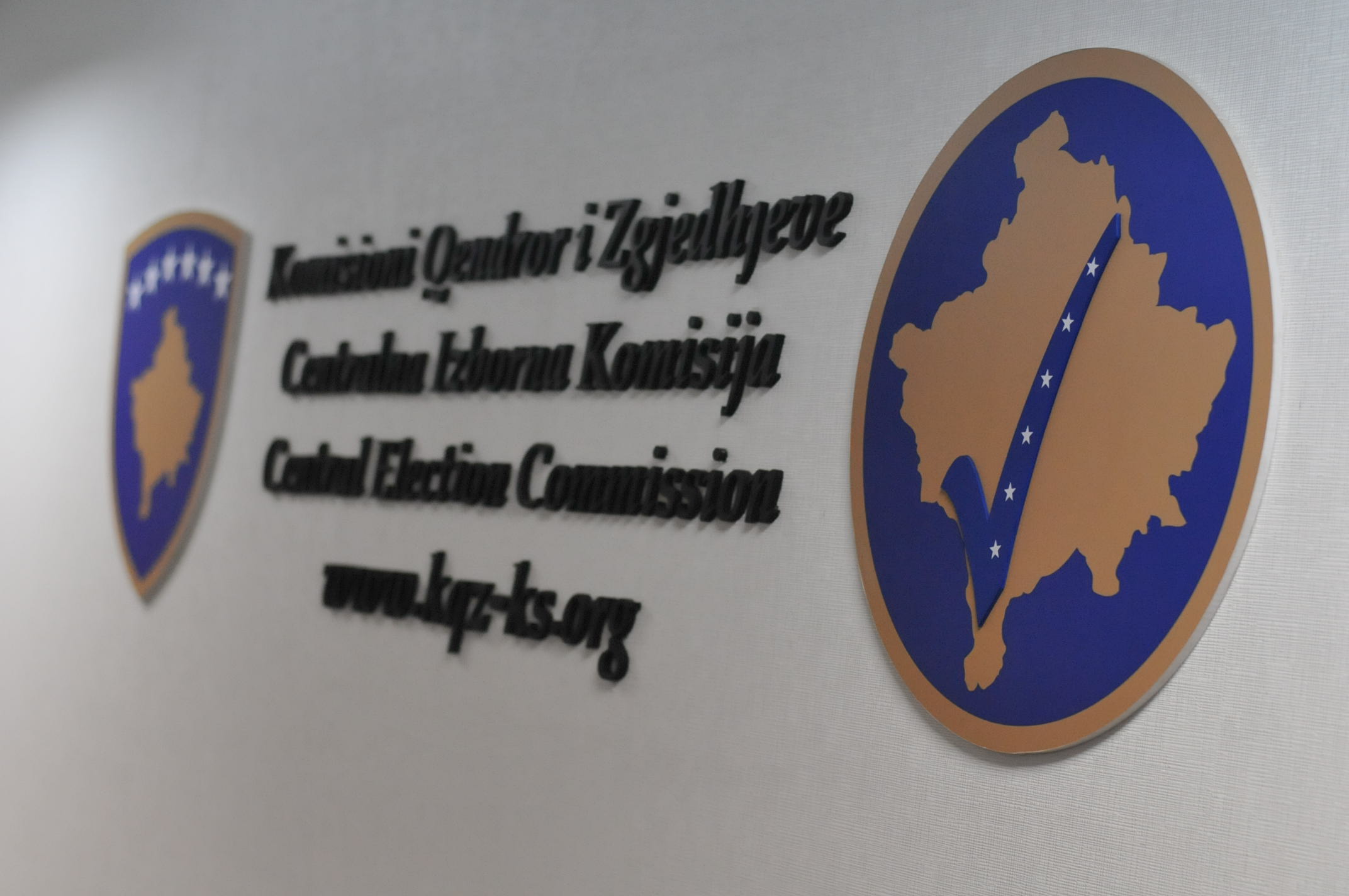 ​Flasin nga KQZ-ja për zgjedhjet e nesërme, tregojnë numrin e votuesve të infektuar me COVID-19 në Podujevë dhe Mitrovicë të Veriut