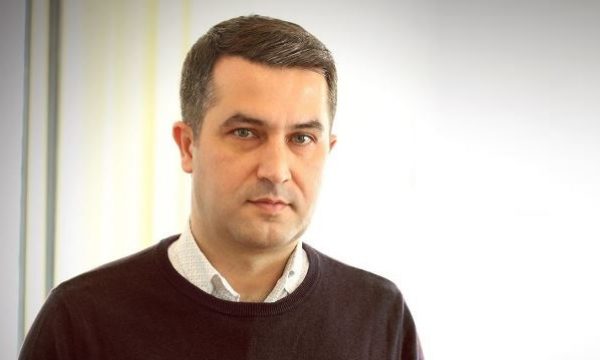 Këshilltari i Thaçit godet ashpër Kurtin: Në mënyrë tinëzare po heq dorë nga veriu i Kosovës