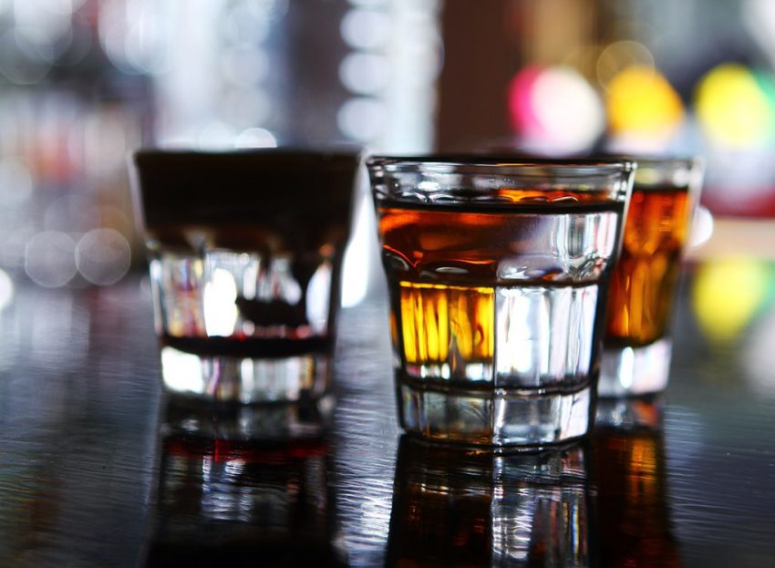 Alkooli më pak i dëmshëm për personat mbi 50-vjeç