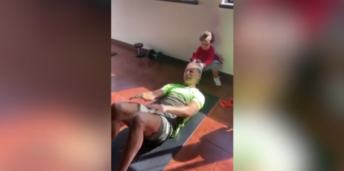 Askush si Ronaldo s’po kënaqet në karantinë, shihni çfarë bëri portugezi kësaj radhe