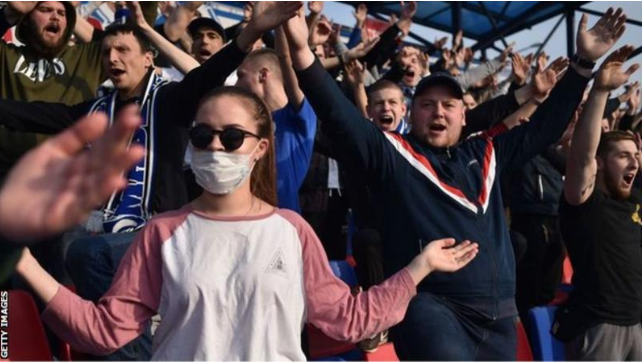 Zyrtarët nuk po mund ta besojnë se si po vazhdon futbolli ende në Bjellorusi