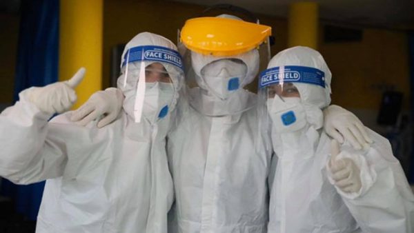 Së paku 90 mijë punëtorë shëndetësorë në botë të infektuar me koronavirus