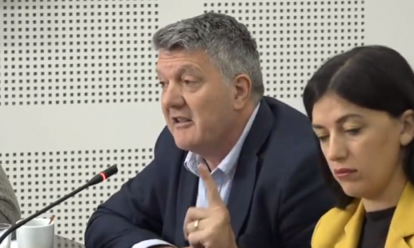 Albulena Haxhiu padit Milaim Zeken