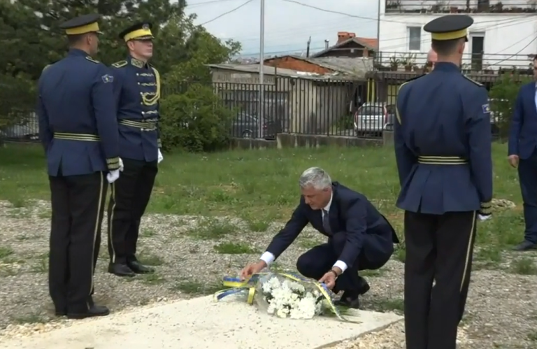 ​Thaçi përkujton dëshmorin Bahri Fazliun në 22-vjetorin e rënies heroike