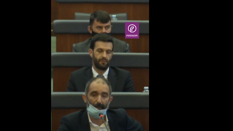 Përplasja mes deputetit të LDK-së Arben Gashi dhe atij të VV-së, Artan Abrashi