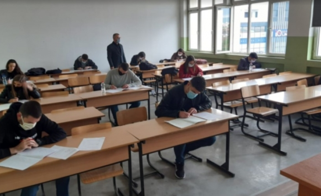 Fillojnë provimet në Universitetin e Gjilanit