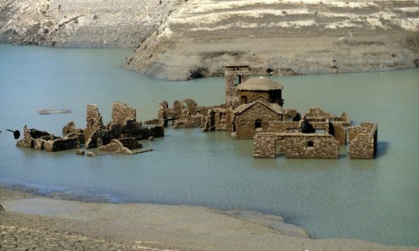 Fshati që është nën ujë që nga viti 1994 mund të shfaqet përsëri