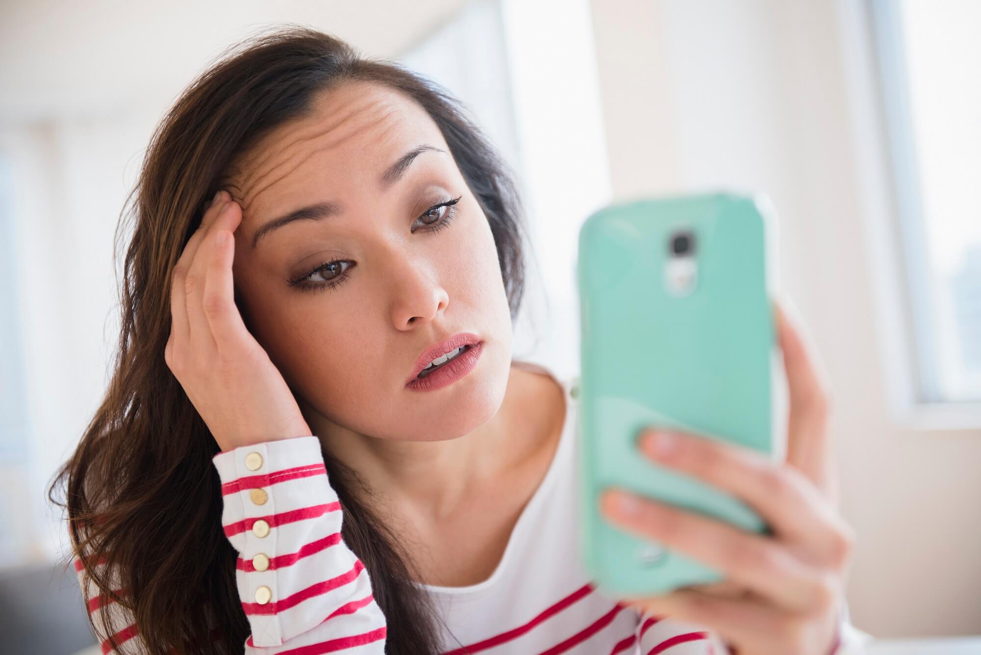 Përdorimi i zgjatur i smartfonit ju shkakton dhimbje koke