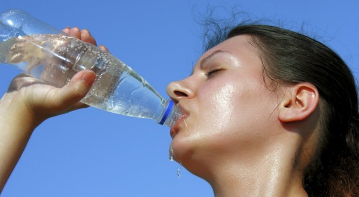 Nëse nuk pini ujë mjaftueshëm, mund të keni këto probleme shëndetësore