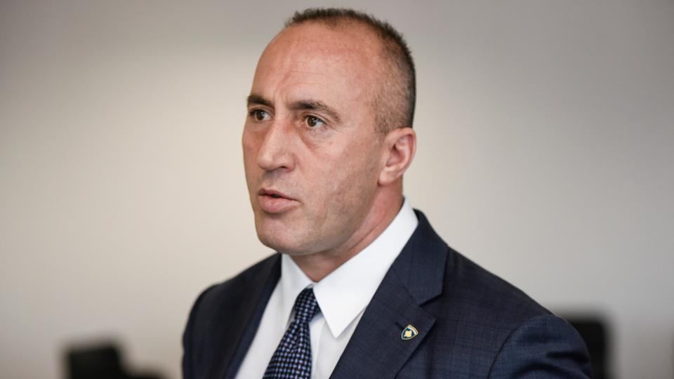 Publikoi fotografi të togerit serb me Ramush Haradinajn, kërkohet paraburgim për të dyshuarin