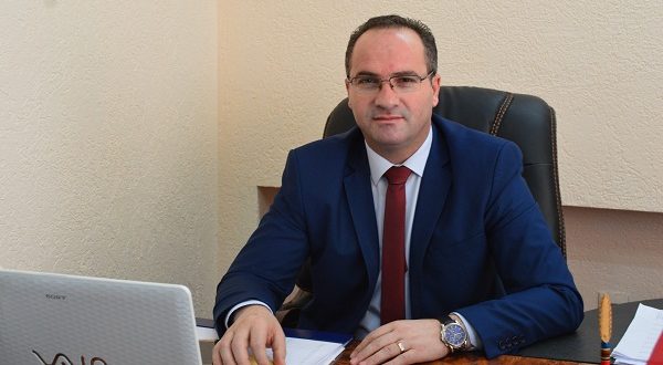Ministri Vesel Krasniqi, nën hetime për mashtrimin e një mërgimtari