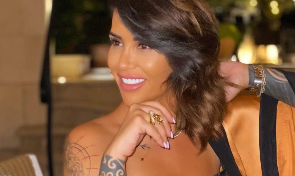 Jonida Maliqi shfaqet provokuese në bikini