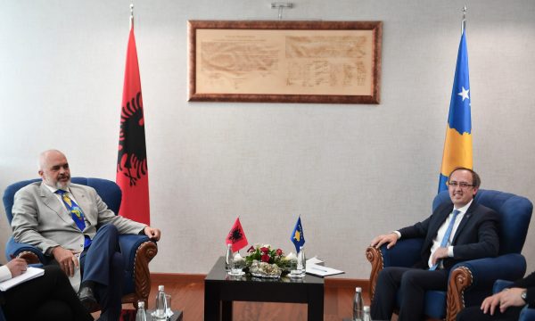 Kryeministri Hoti sot shkon në Tiranë, takohet me Ramën