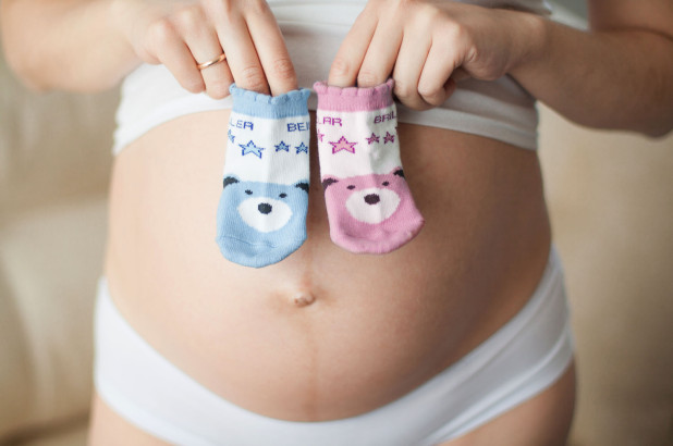 Në vizitën e parë të shtatzënisë, duhet patjetër të vini në dijeni mjekun për këto tema