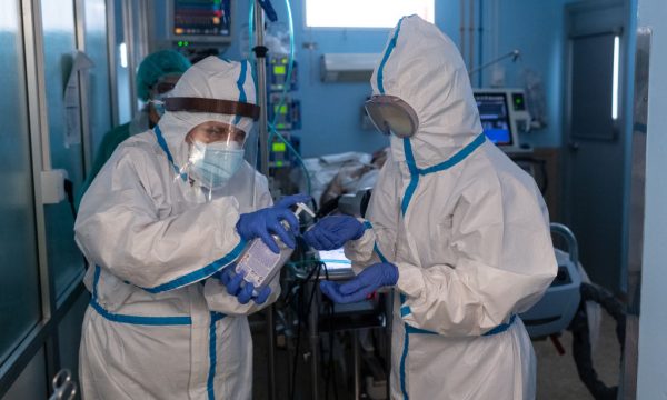 Sadiku: Rreth 420 punëtorë shëndetësorë janë të infektuar me Covid-19