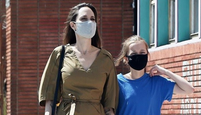 ​Angelina Jolie tregon arsyen e divorcit me Brad Pitt