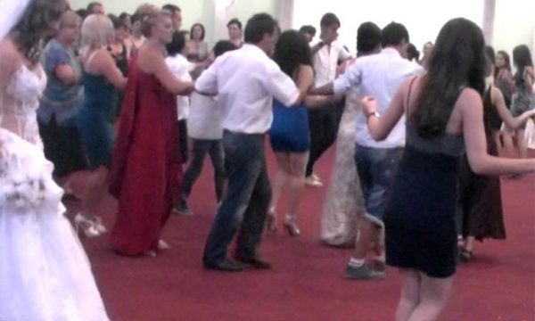 Vallja, problemi kryesor për dasma, thonë nga Komisioni për Sëmundje Ngjitëse në Maqedoninë e Veriut